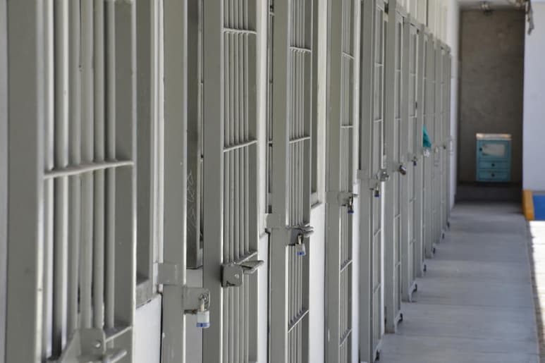 El fiscal Federal, presentó las pruebas al juez de Control de la Sala del Poder Judicial de la Federación, quien dictó de legal la detención, vinculó a proceso y como medida cautelar dictó la prisión preventiva.