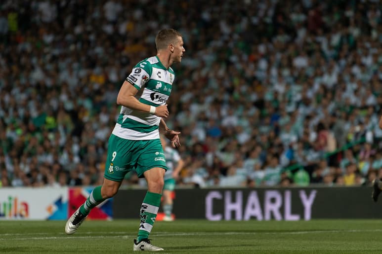 Julio Furch ha marcado un gol en los nueve partidos que ha disputado en el certamen, su peor cosecha goleadora desde que llegó a Santos Laguna en el Clausura 2017. (ARCHIVO)
