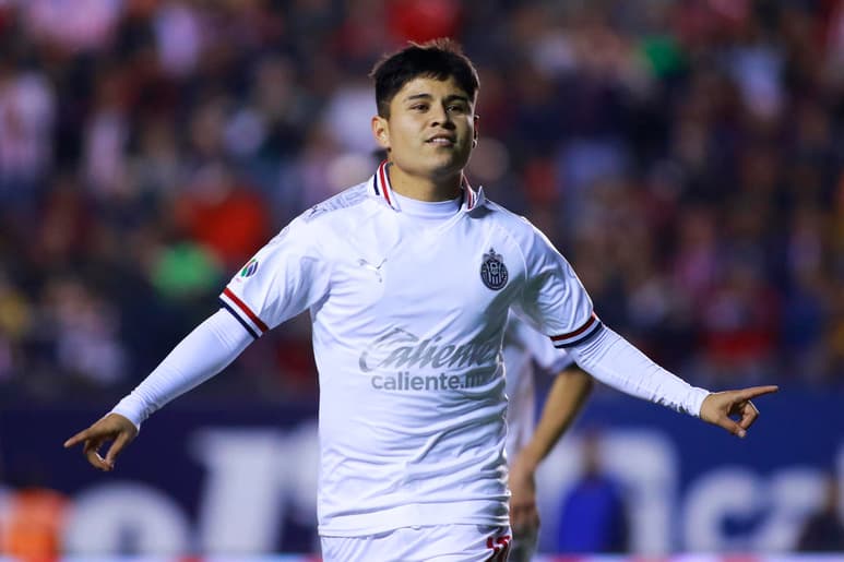 Otro encuentro más que se pierde Eduardo López, ahora por problemas gástricos, que ya tiene controlado el cuerpo médico de Chivas. (ARCHIVO)