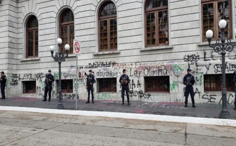 La protesta se organizó para exigir la aplicación de la 'Ley Olimpia' para Tamaulipas, que castiga la venta de 'packs' .
(ESPECIAL)
