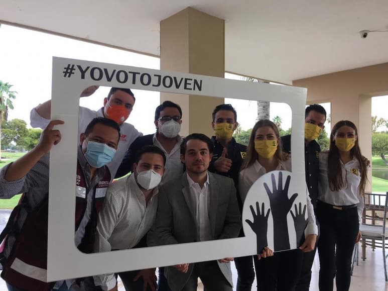 En el marco de la jornada electoral para renovar el Congreso de Coahuila, este viernes se anunció la iniciativa “#YoVotoJoven” con el propósito de que las y los candidatos a diputados locales de la región Lagunera menores de 30 años de edad puedan construir una agenda en común y mostrar las nuevas formas de hacer política, sobre todo en beneficio de la juventud. (ANGÉLICA SANDOVAL)