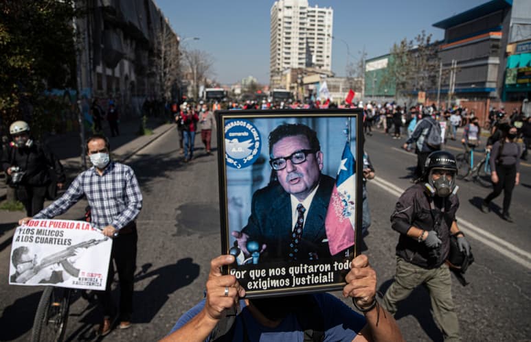 Tras el golpe militar los chilenos se dividieron profundamente entre partidarios y detractores de Pinochet.
