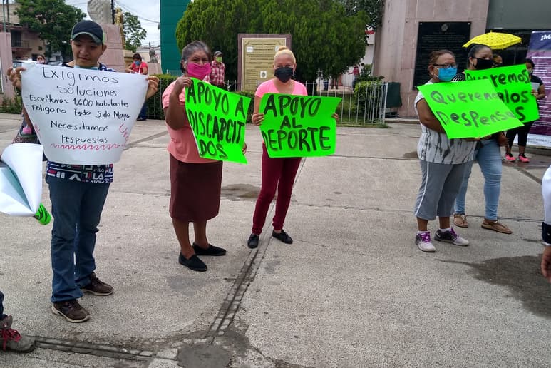 Las manifestantes acudieron a la explanada de la presidencia municipal de Gómez Palacio para exponer sus inconformidades.