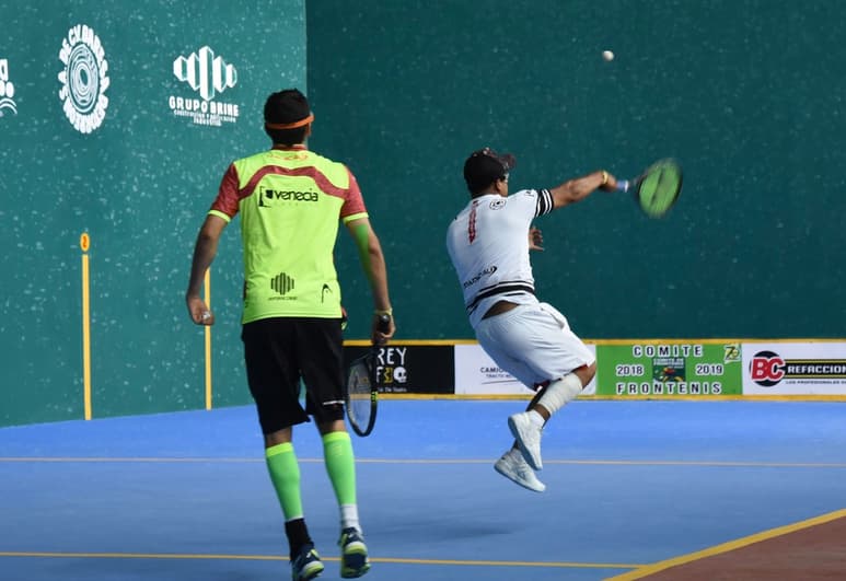 Actividades como el frontenis, ya se practican en las instalaciones del tradicional club, ejerciendo distintos protocolos de cuidado. (ARCHIVO)