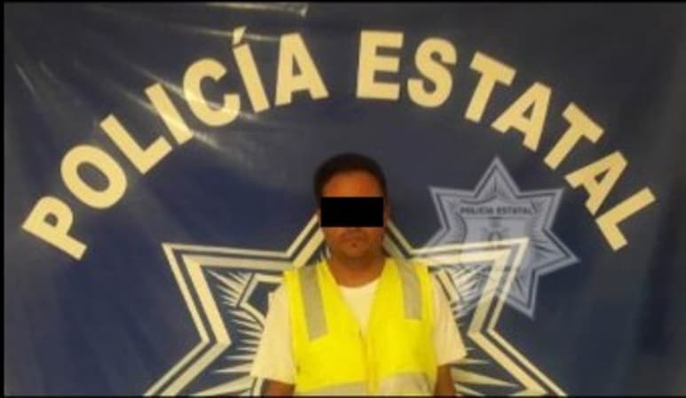 El individuo quedó a disposición de la autoridad que lo buscaba mientras que el vehículo fue resguardado.