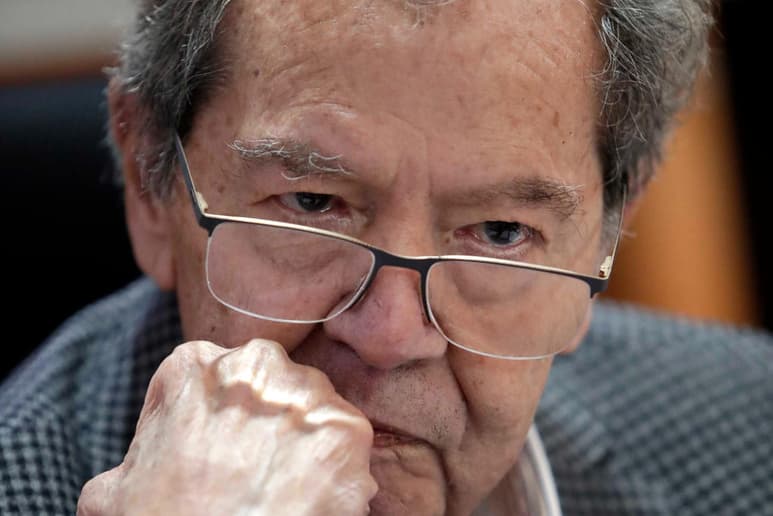 'Hay dos, una compañera y un compañero que son candidatos a la dirigencia del partido de los que se sabe o se dice que son quienes más han metido dinero en el tribunal', dice Muñoz Ledo en entrevista.
(EL UNIVERSAL)