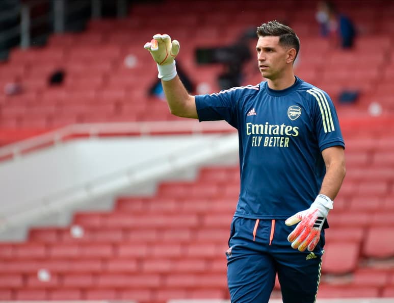 Según fuentes, el Arsenal está cerrando en estos momentos el traspaso del portero, que firmaría un contrato de cuatro años con el Aston Villa. (Especial)