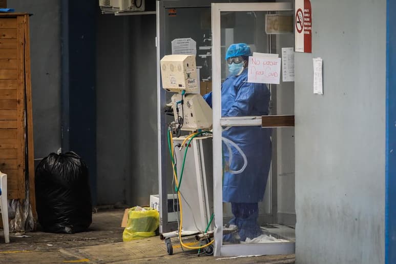 Las autoridades de salud señala que los casos muestran una disminución de pandemia en las últimas semanas. (ARCHIVO)