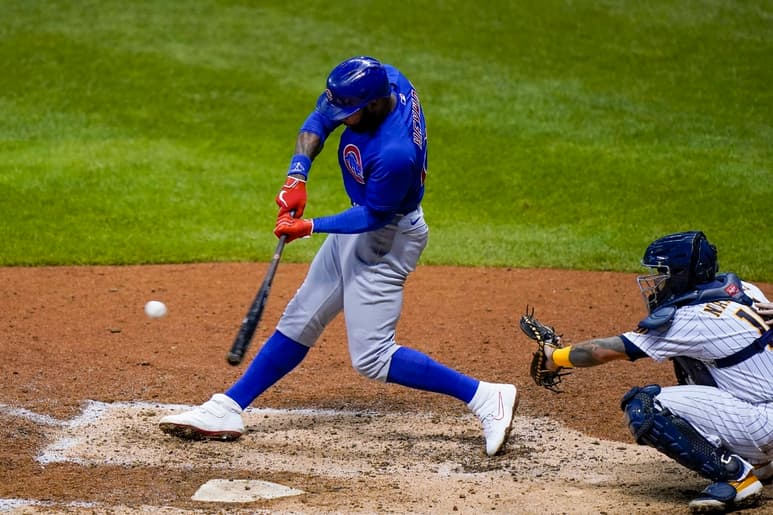 Jason Heyward conectó un jonrón de tres carreras en la novena entrada para darle la victoria a los Cachorros 4-2 sobre Cerveceros. (AP)