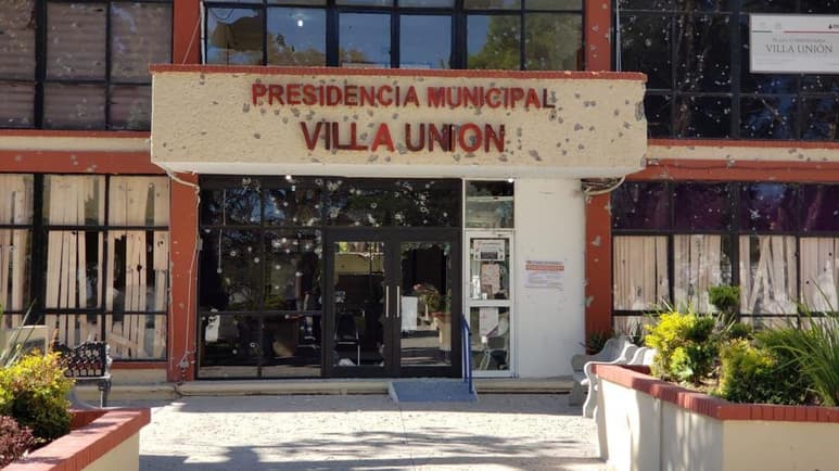 A poco más de nueve meses da haberse registrado el ataque de presuntos integrantes del crimen organizado, quienes ingresaron en diversos vehículos al municipio durante la mañana del 30 de noviembre de 2019 y se apostaron frente al edificio de la presidencia municipal. (EL SIGLO COAHUILA)