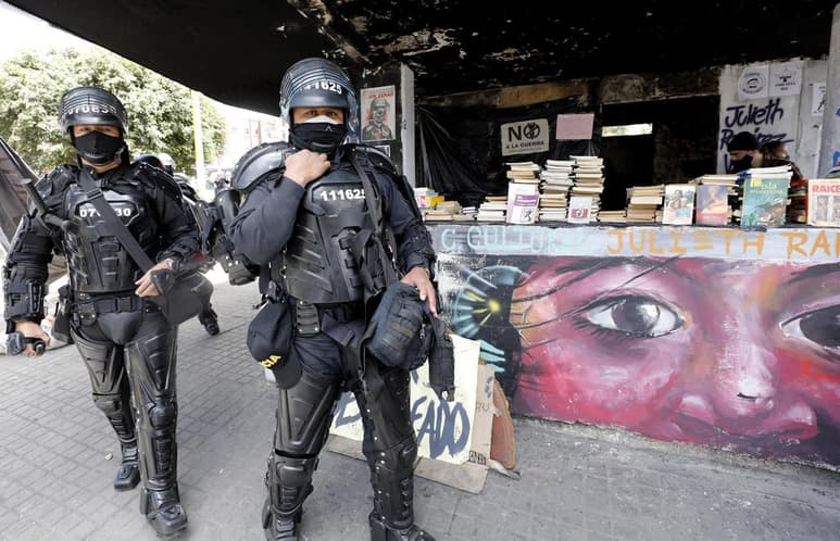 Bogotá apeló este domingo al perdón y a la reconciliación en una jornada en la que recordó a las 13 víctimas mortales de las violentas manifestaciones contra la brutalidad policial, cuyos familiares hicieron un llamado para que cese la violencia. (ARCHIVO)