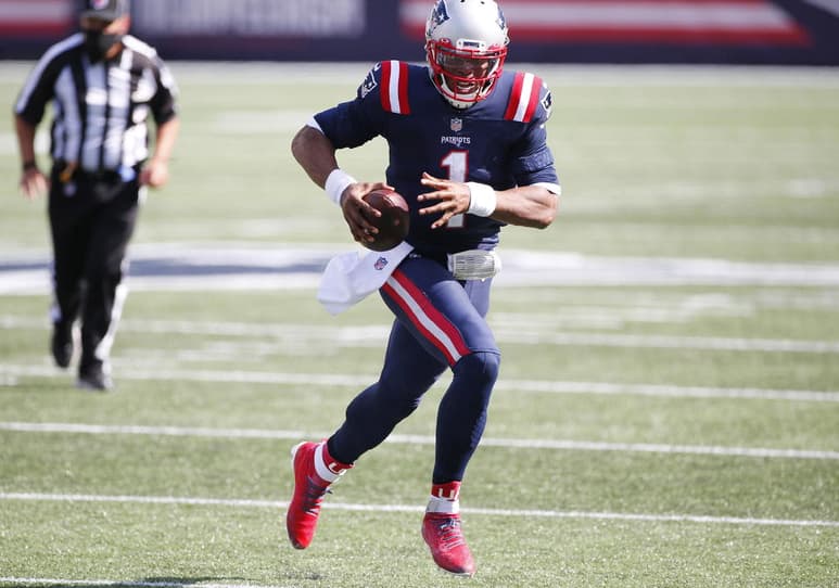 El mariscal de campo Cam Newton debutó este domingo con los Patriots de Nueva Inglaterra y condujo el triunfo por 21-11 sobre los Dolphins de Miami en el partido inaugural de la 101 temporada de la Liga Nacional de Fútbol Americano (NFL). (ARCHIVO)