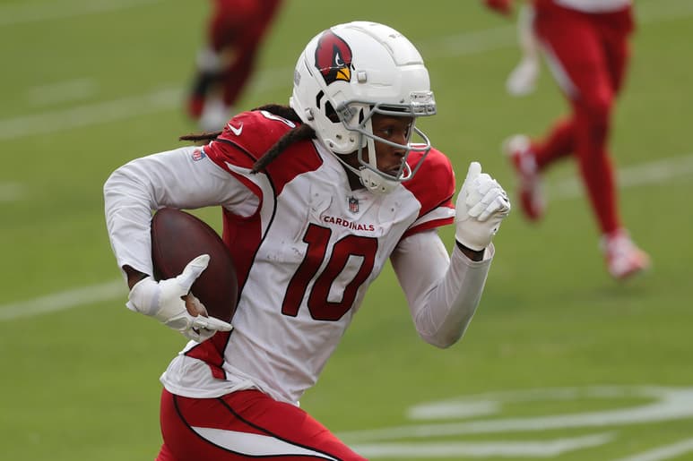 DeAndre Hopkins atrapó 14 pases para 151 yardas en su debut. (AP)