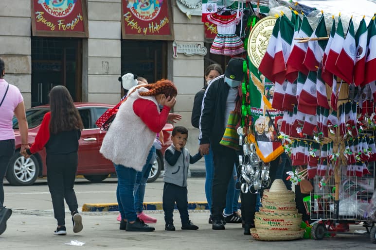 Debido a la pandemia, el pequeño comercio estima una caída en las ventas de hasta el 60 por ciento en este mes patrio. (ARCHIVO)