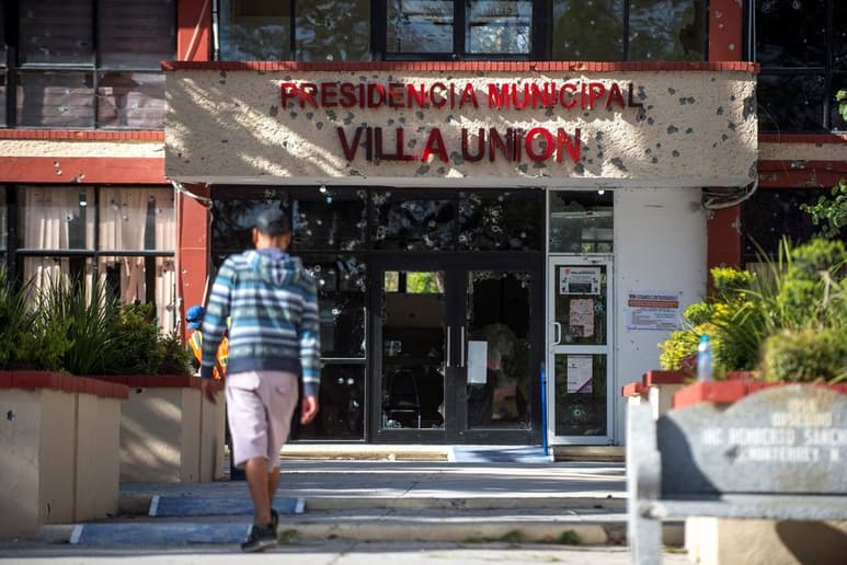 Imágenes de la presidencia municipal tras el ataque ocurrido el 30 de noviembre del año pasado.