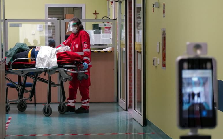 La cifra total de casos en el país se eleva a 288,761 desde que el 21 de febrero comenzó la emergencia. (ARCHIVO)