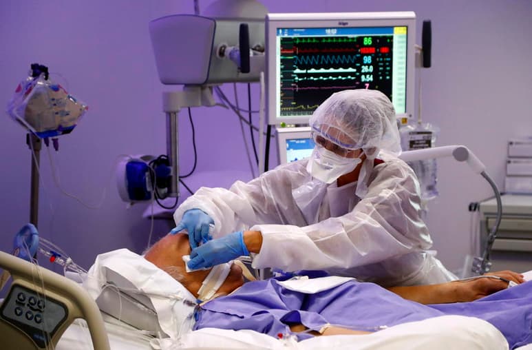 Francia registró en las últimas 24 horas 6,158 nuevos casos de coronavirus, una pequeña caída frente a los 7,183 constatados este domingo. (ARCHIVO)