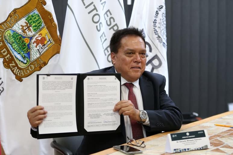 La Fiscalía Especializada en Delitos Electorales (FEDE), de la Fiscalía General de la República (FGR), firmó un convenio de colaboración con la Fiscalía General del Estado de Coahuila, para facilitar la atención de denuncias que se formulen por la probable comisión de delitos electorales. (EL SIGLO DE TORREÓN)