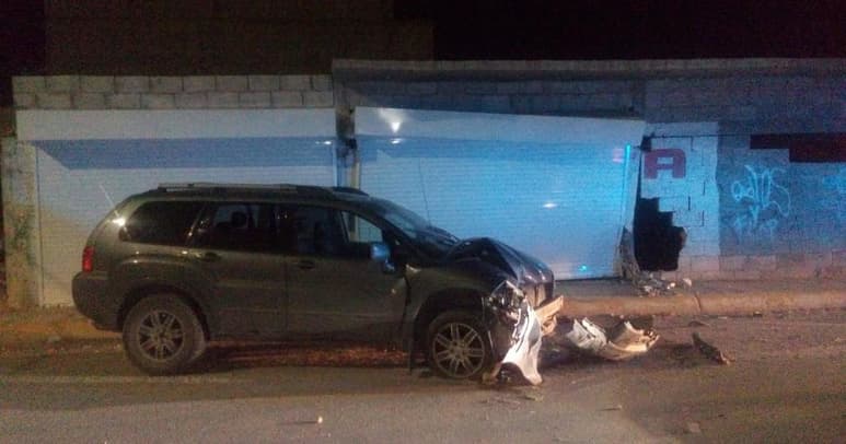 Pierde el control y choca contra finca; el responsable del accidente manejaba alcoholizado. (EL SIGLO DE TORREÓN)