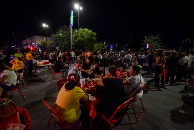 Autoridades de Coahuila invitaron a sus ciudadanos a quedarse en casa en la 'noche mexicana' para evitar contagios de COVID.