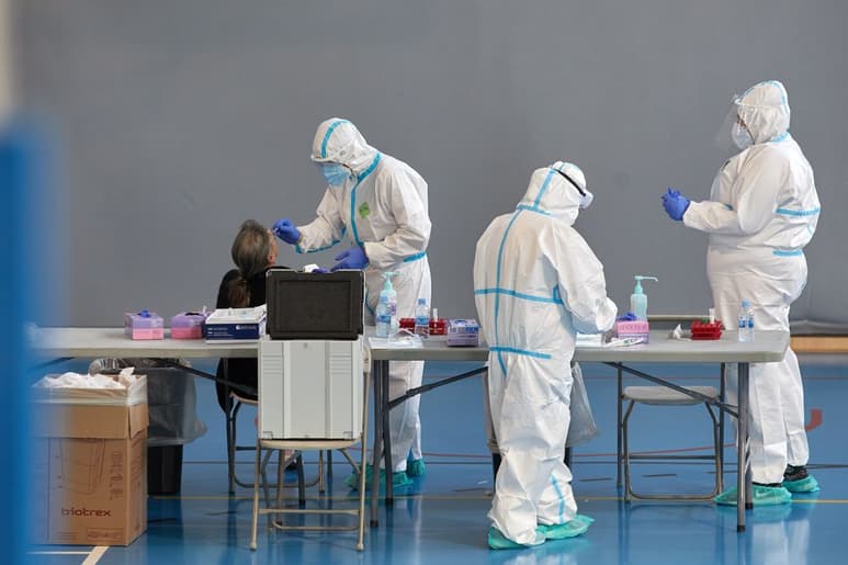 Expertos han destacado que España está bien posicionada en vacunas para SARS-CoV-2. (ARCHIVO)