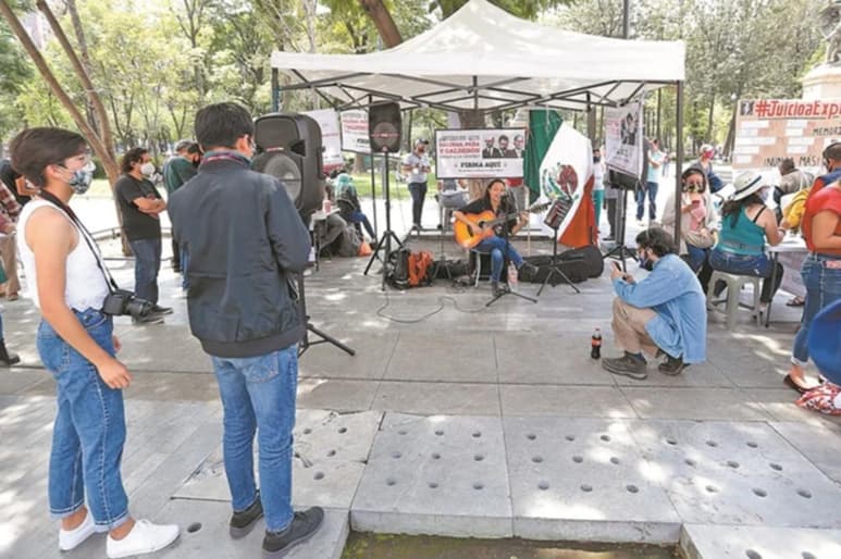 De acuerdo con reportes de dicho instituto político, en la ciudad de Xalapa alcanzaron 32 mil 274 firmas de apoyo al enjuiciamiento de expresidentes.
(ARCHIVO)