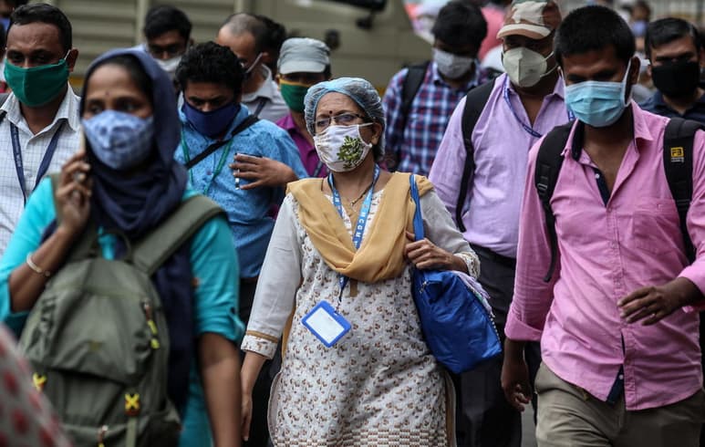 Los casos acumulados de COVID-19 desde que empezó la pandemia y comunicados oficialmente a la Organización Mundial de la Salud (OMS) por todos los países llegaron hoy a los 29.1 millones. (ARCHIVO)