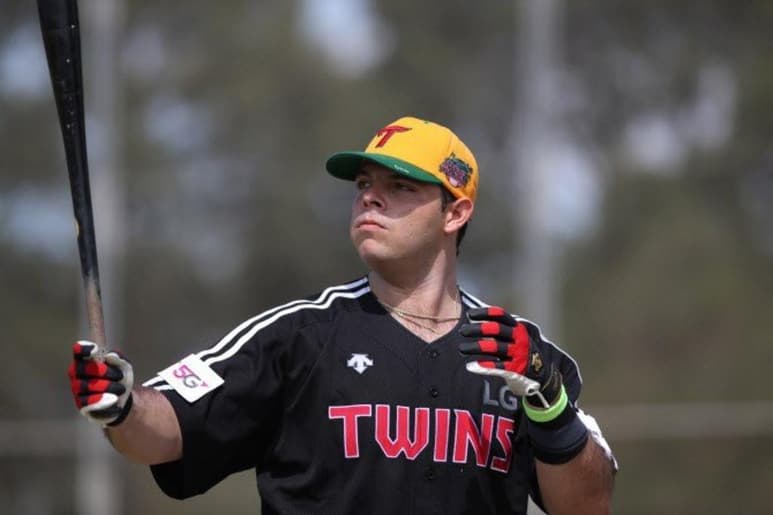El hermosillense Roberto Ramos sigue incrementando su récord de más cuadrangulares para un jugador mexicano en una temporada de la Liga de Beisbol Profesional de Corea y este martes conectó su jonrón número 33 en el certamen. (ARCHIVO)