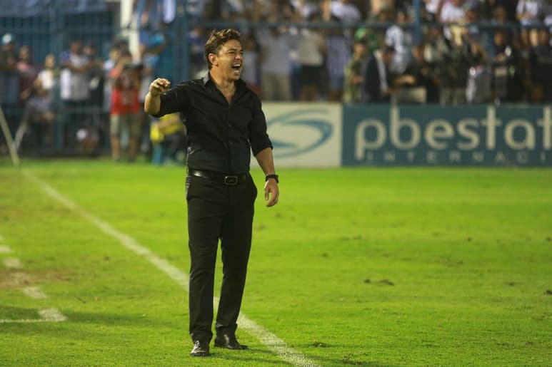 El entrenador del River Plate, Marcelo Gallardo, dijo este martes que el jueves ante el Sao Paulo va a presentar 'un equipo que va a dar pelea' a pesar de que el 'Millonario' lleva seis meses sin jugar y no podrá contar con el lateral izquierdo Milton Casco, que contrajo coronavirus. (ARCHIVO)