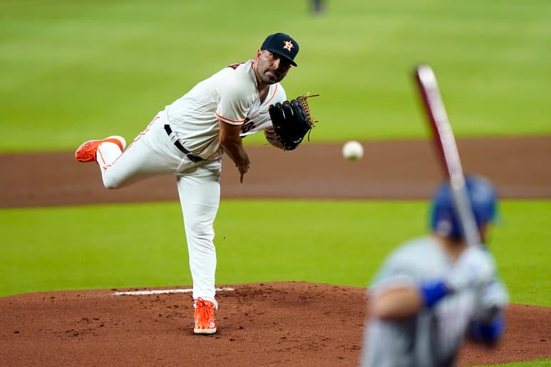 El lanzador mexicano José Urquidy permitió una carrera en siete entradas de labor, en la victoria de Astros 4-1 sobre los Rangers.