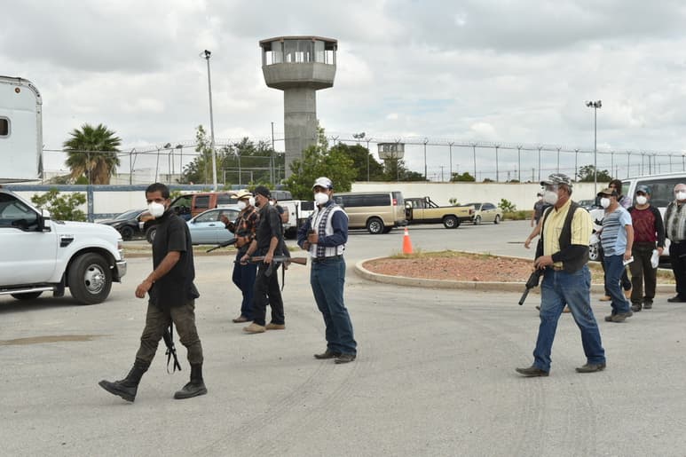 La serie inició en febrero y las locaciones programadas eran la capital de Durango y el municipio de Canatlán originalmente, pero la grabación se suspendió por la pandemia cuando tenía casi 70 % de avance. (EL SIGLO DE TORREÓN)