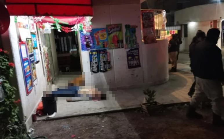 Los agresores huyeron del lugar, por lo que peritos de la Fiscalía mexiquense iniciaron peritajes en el domicilio, para verificar el tipo de armas usadas, el móvil del doble homicidio y su ubicación. (El Universal)