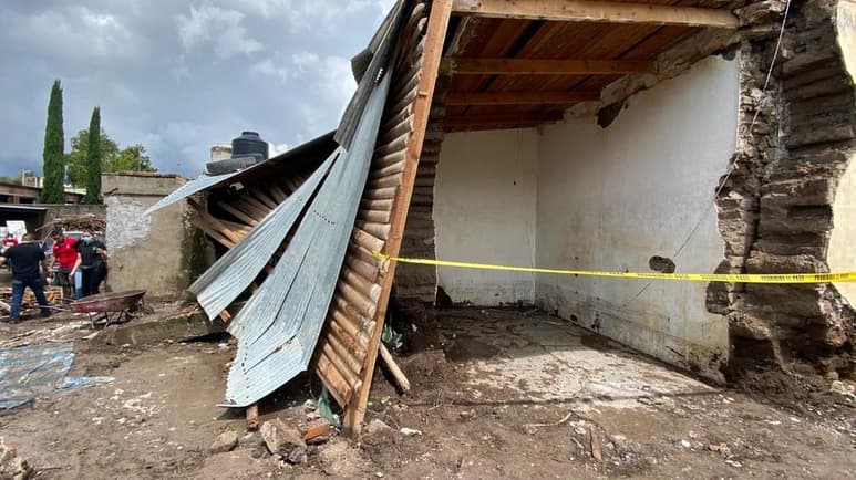 Estudiantes universitarios acudieron a apoyar a las comunidades afectadas por las lluvias. (EL ,SIGLO DE TORREÓN)