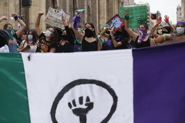 Algunas manifestantes comenzaron a retirarse de la protesta.