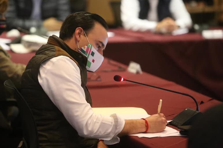 Sin especificar detalles, el alcalde de Saltillo, Manolo Jiménez, informó que se encuentran en el análisis de solicitar una línea de crédito y así hacer frente a las diversas inversiones que se requieran, ahora que hubo recortes de recursos por parte del Gobierno Federal. (TWITTER)