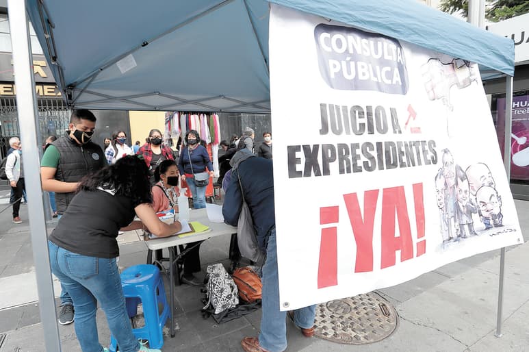 Se trata de llevar a juicio a Enrique Peña Nieto (2012-2018), Felipe Calderón Hinojosa (2006-2012), Vicente Fox Quesada (2000-2006), Ernesto Zedillo Ponce de León (1994-2000) y Carlos Salinas de Gortari (1988-1994).