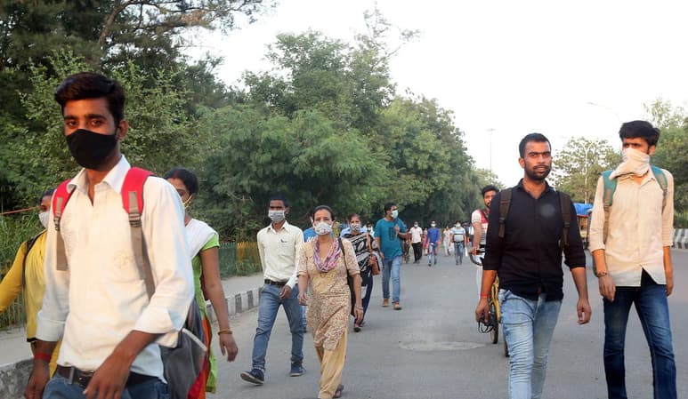 La Organización Mundial de la Salud (OMS) instó hoy a los países a no bajar los brazos y mantener los esfuerzos en la lucha contra la pandemia, en momentos en que los casos de COVID-19 acaban de superar los 30 millones en el mundo. (EFE)