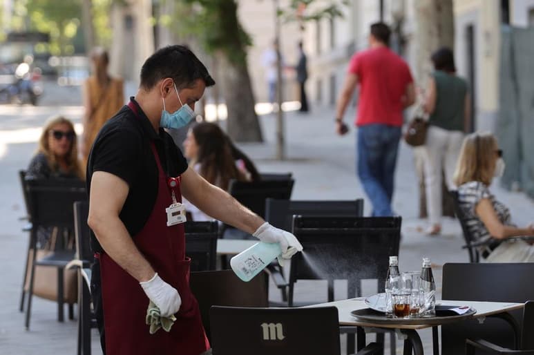 Madrid, epicentro de la pandemia en España y Europa, se prepara para vivir a partir del lunes restricciones a la movilidad que afectarán a casi un millón de personas. (ARCHIVO)