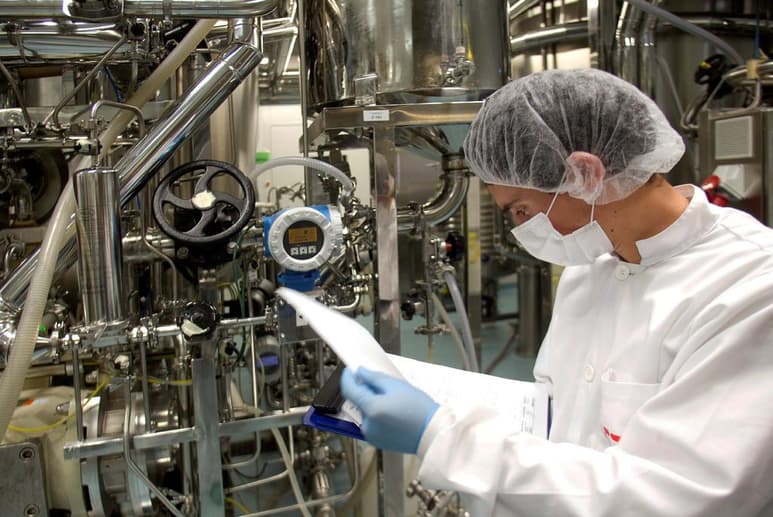 La compañía detalló que 'la base para la aprobación fueron los resultados finales de un estudio clínico de fase III, realizado en una población de pacientes con Covid-19 leve a moderado, que fueron observados en los segmentos ambulatorio y hospitalario'. (ARCHIVO)