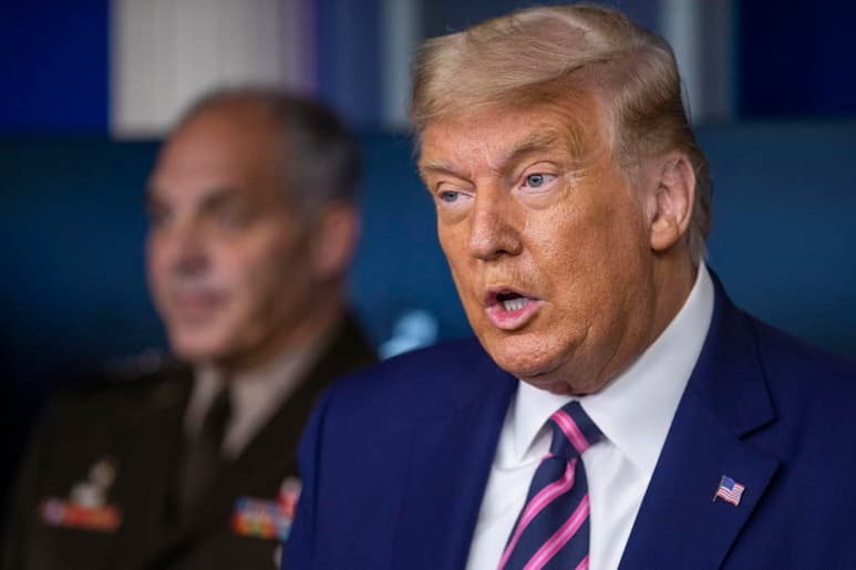 'Tengo que decir de una manera muy agradable, muy respetuosa: Soy lo mejor que le ha pasado a Puerto Rico”, afirmó Trump durante una conferencia de prensa en la Casa Blanca.
(EFE)