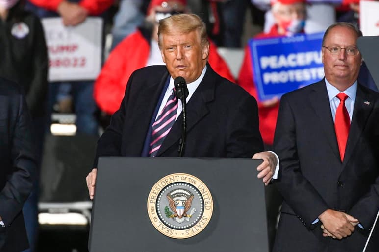 El presidente de Estados Unidos (EUA), Donald Trump, reaccionó este viernes con aparente sorpresa ante la muerte de la jueza progresista del Tribunal Supremo Ruth Bader Ginsburg, con la que tenía numerosos desacuerdos, pero a la que elogió por haber tenido 'una vida increíble'. (EFE)