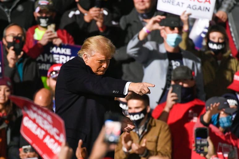 El presidente Donald Trump anunció que la vacuna contra el COVID-19 estará lista para abril de 2021.