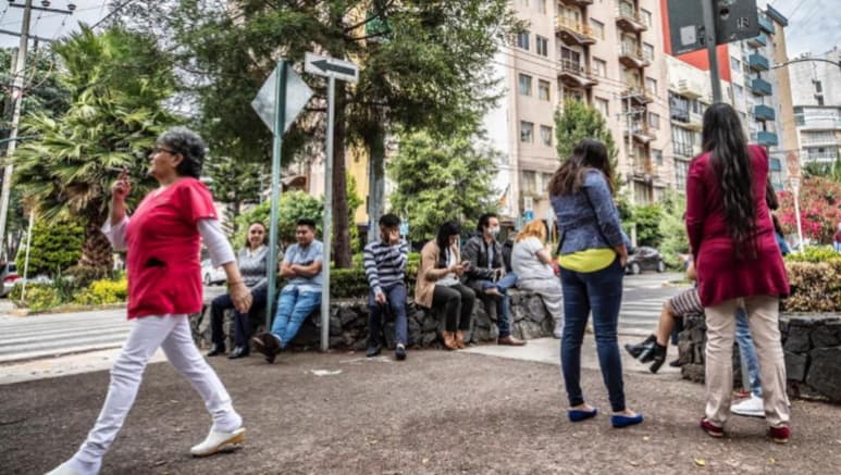 Esta ceremonia da inicio, al lado de la desarrollada por vecinos de Tlatelolco, a las actividades que se esperan este día para recordar los hechos de 1985 y 2017. (ARCHIVO)