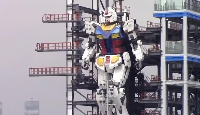 La replica del 'Gundam' es capaz de desplazarse y mover sus articulaciones (CAPTURA)