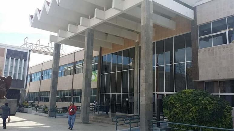 Debido a las serias quemaduras con las que resultó en la espalda y el brazo derecho, un niño de tan solo cuatro años de edad permanece internado en el Hospital General de Zona número 11 del IMSS; a donde fue trasladado tras prestarle los primeros auxilios en el municipio de Allende, de donde es originario. (ARCHIVO)