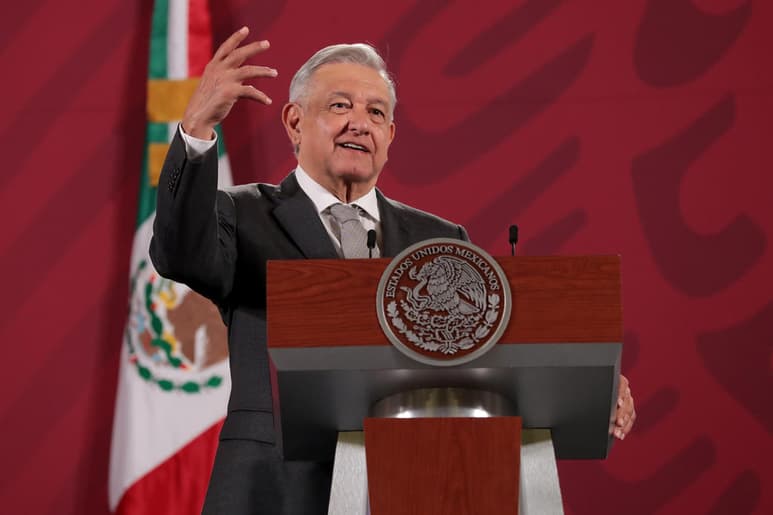 Al asegurar que se está avanzando en la reconstrucción de viviendas tras el sismo del 19 de septiembre de 2017 en la cual se han invertido alrededor de 35 mil millones de pesos, el presidente Andrés Manuel López Obrador señaló que esta ayuda no es por medio de créditos, sino de apoyos directos a la gente por lo que no le importa que lo tachen de 'populista'. (ARCHIVO)
