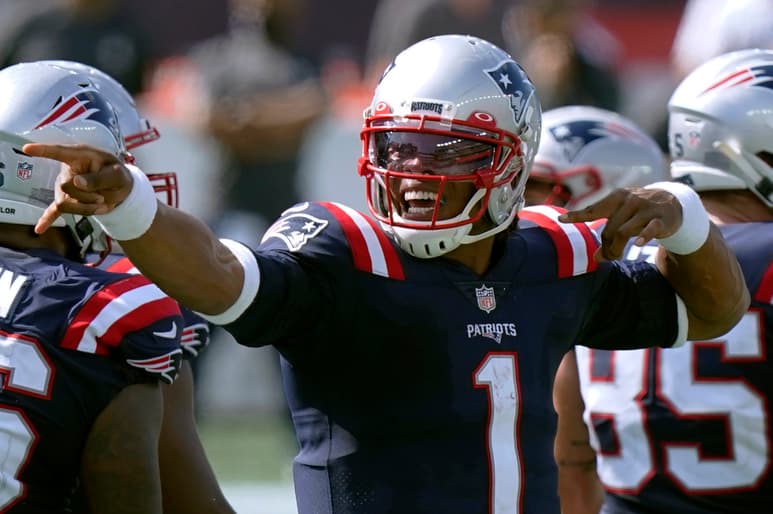 Cam Newton debutó como mariscal de campo de los Patriotas con una victoria ante Delfines de Miami, pero hoy tendrá un complicado partido, cuando se enfrente a los Halcones Marinos de Seattle.