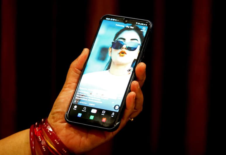 TikTok es una red social que ha dado mucho de qué hablar en los últimos meses, por distintas razones. Esta plataforma se ha vuelto viral por los diversos retos y tendencias que ha impuesto, además de la relativa sencillez con la cual se pueden crear videos y contenido original. (ARCHIVO)