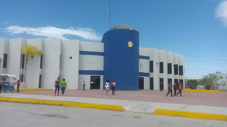 El trabajador se encontraba muy mal, pero aún con vida, y sus compañeros decidieron trasladarlo al hospital. (EL SIGLO DE TORREÓN)