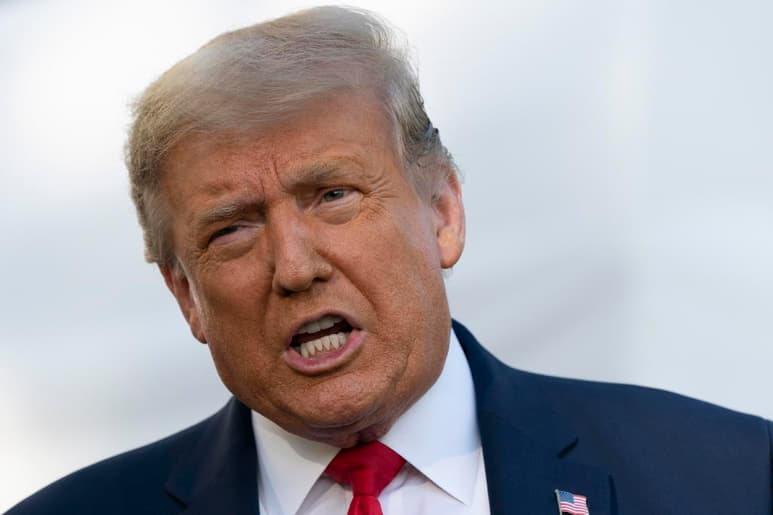 Trump explicó que quiere esperar a que concluyan los funerales de la juez Ruth Bader Ginsburg, fallecida el pasado viernes a los 87 años, para anunciar quién quiere que la sustituya. (ARCHIVO)